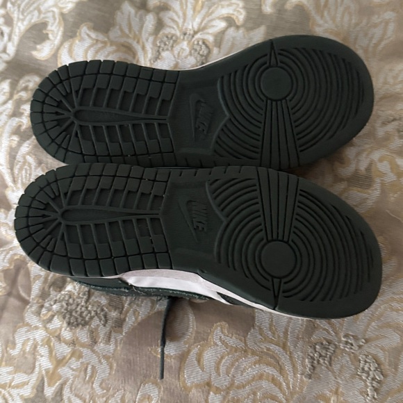 Nike dunk lows size 1Y - Picture 6 of 6